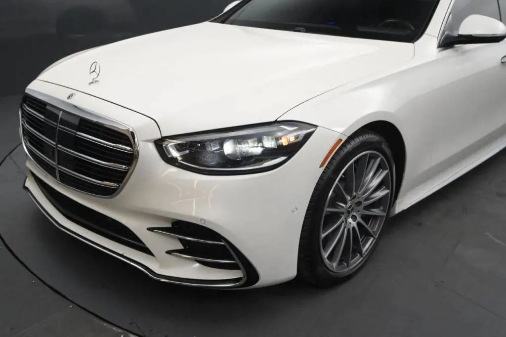 Used 2022 Mercedes-Benz S 580 4MATIC Sedan w/ AMG Line Package image 9