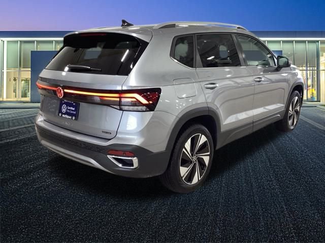 Certified 2025 Volkswagen Taos SE w/ Panoramic Sunroof Package image 15