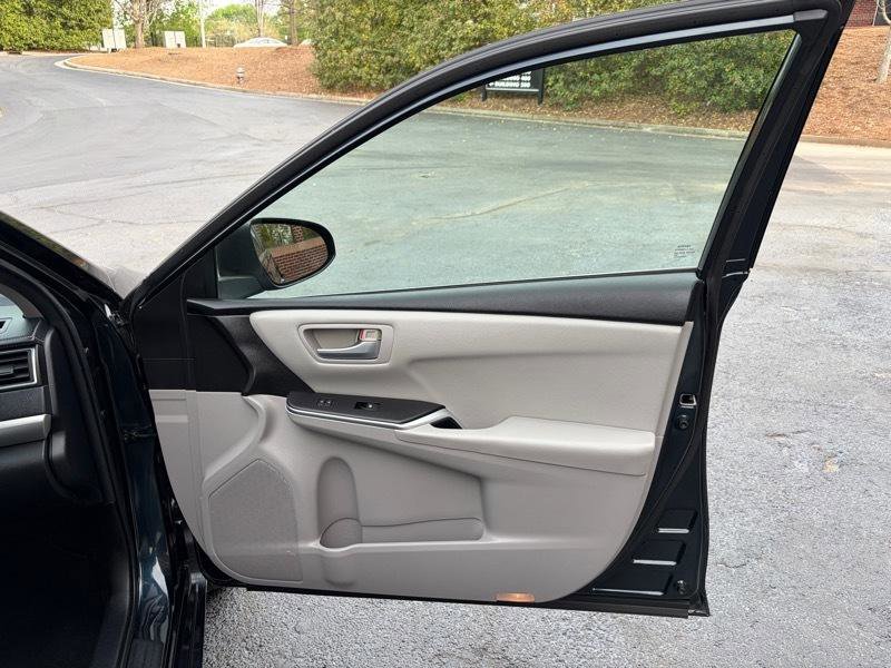 Used 2016 Toyota Camry SE image 31