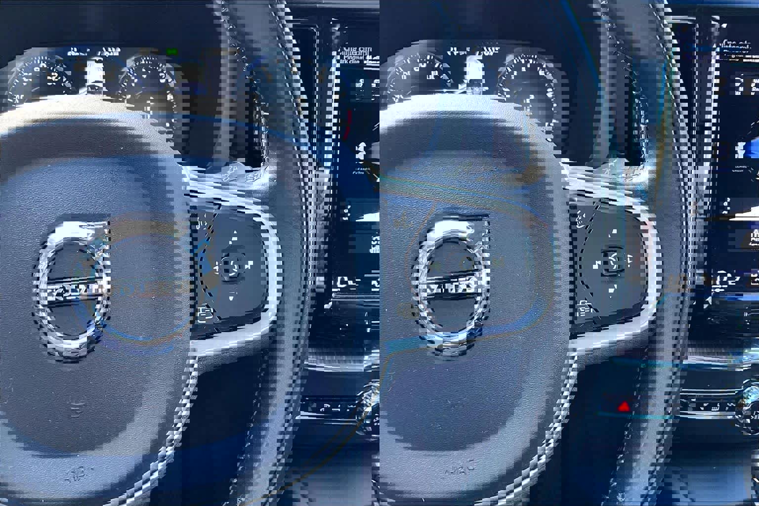 Used 2021 Volvo XC60 T5 Momentum w/ Premium Package AWD/4WD image 25