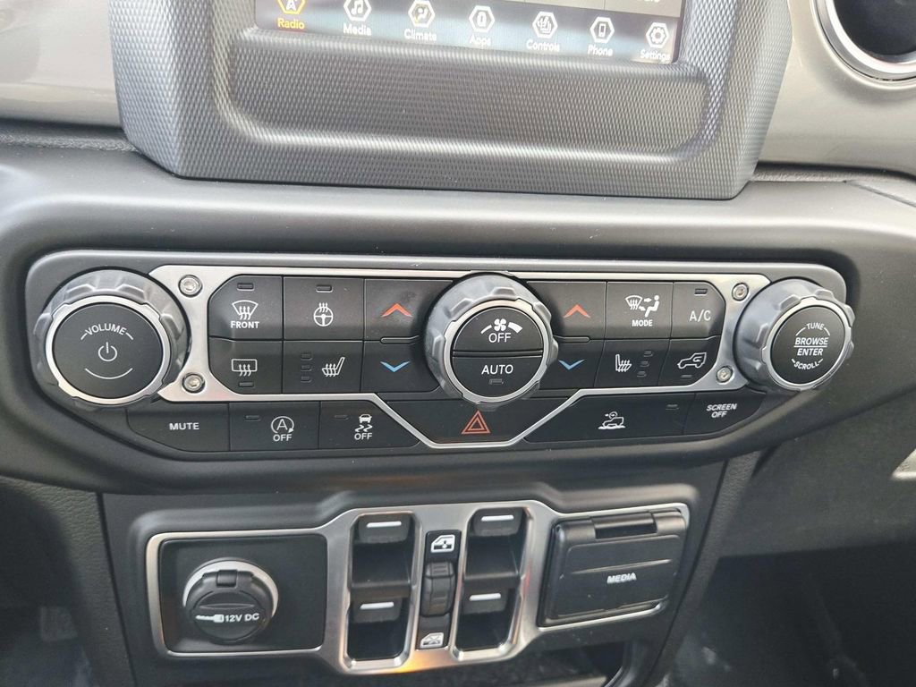 Used 2021 Jeep Wrangler Unlimited Sahara w/ Cold Weather Group image 30