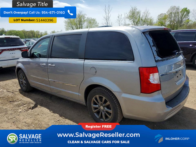 Used 2015 Chrysler Town & Country S FWD image 3