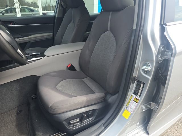 Used 2023 Toyota Camry LE image 9