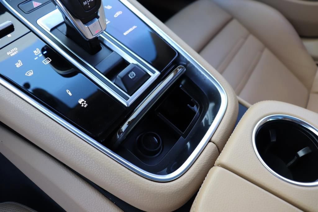 Used 2018 Porsche Panamera 4 image 56