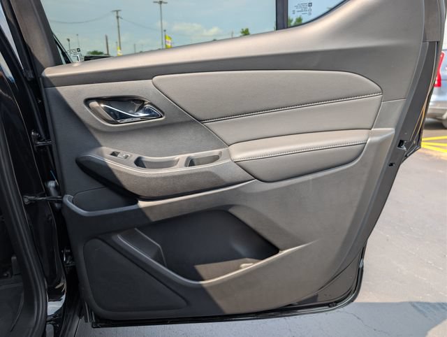 Used 2023 Chevrolet Traverse LT FWD image 18