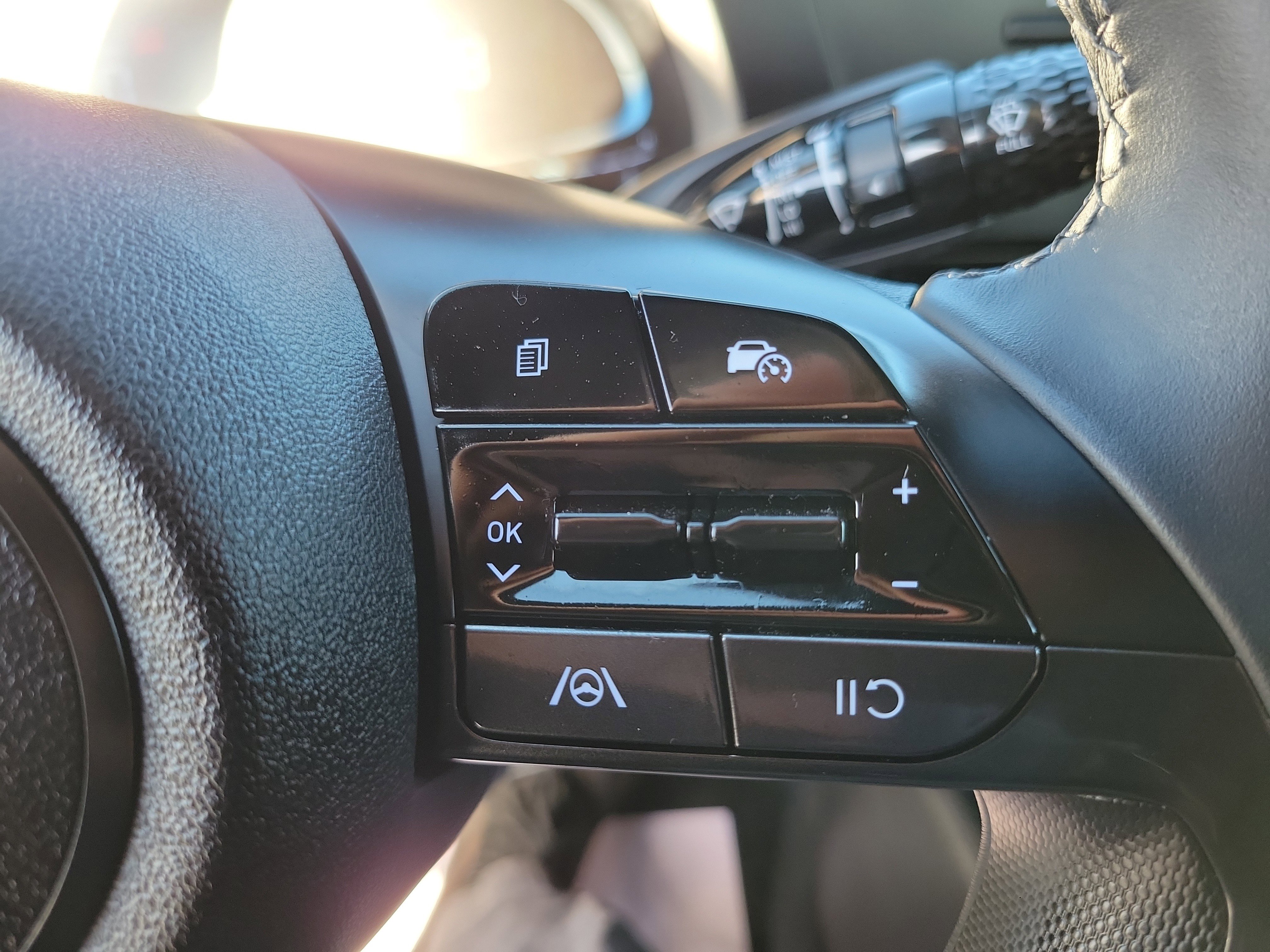 Certified 2025 Hyundai Elantra Sport image 8