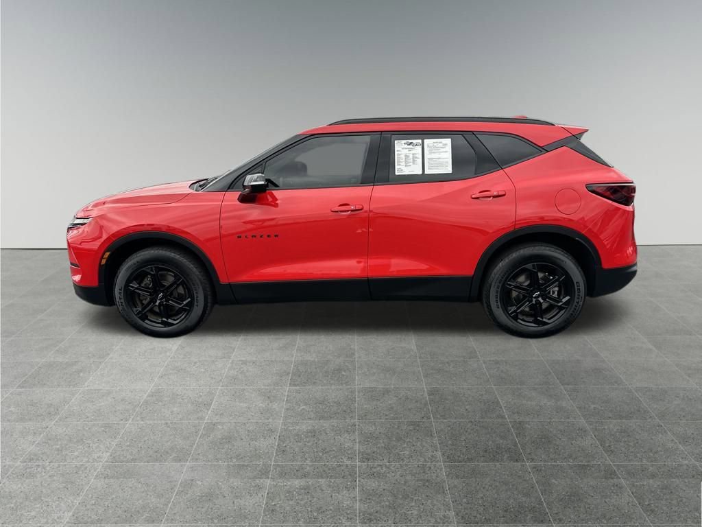 Used 2023 Chevrolet Blazer LT w/ Midnight/Sport Edition image 2