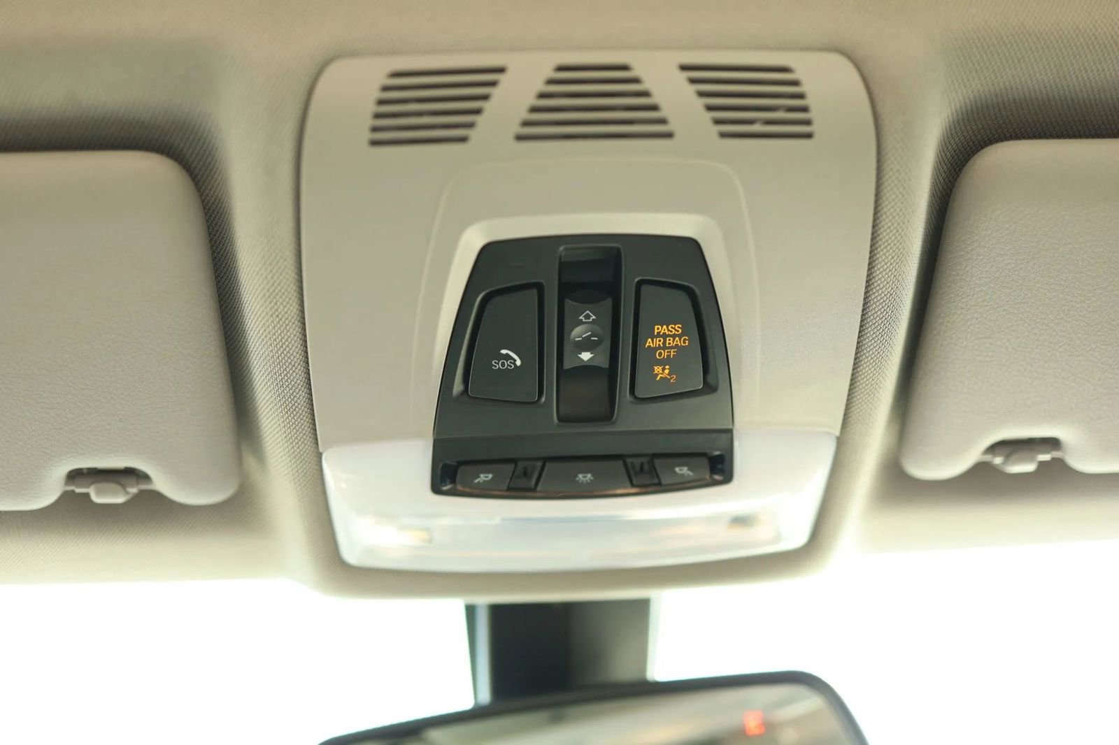 Used 2018 BMW 320i xDrive 320i xDrive Sedan 4D w/ Convenience Package image 29