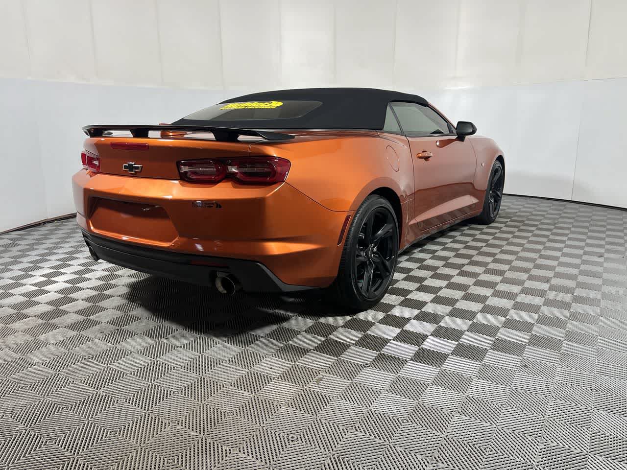 Used 2022 Chevrolet Camaro LT w/ Technology Package RWD image 8