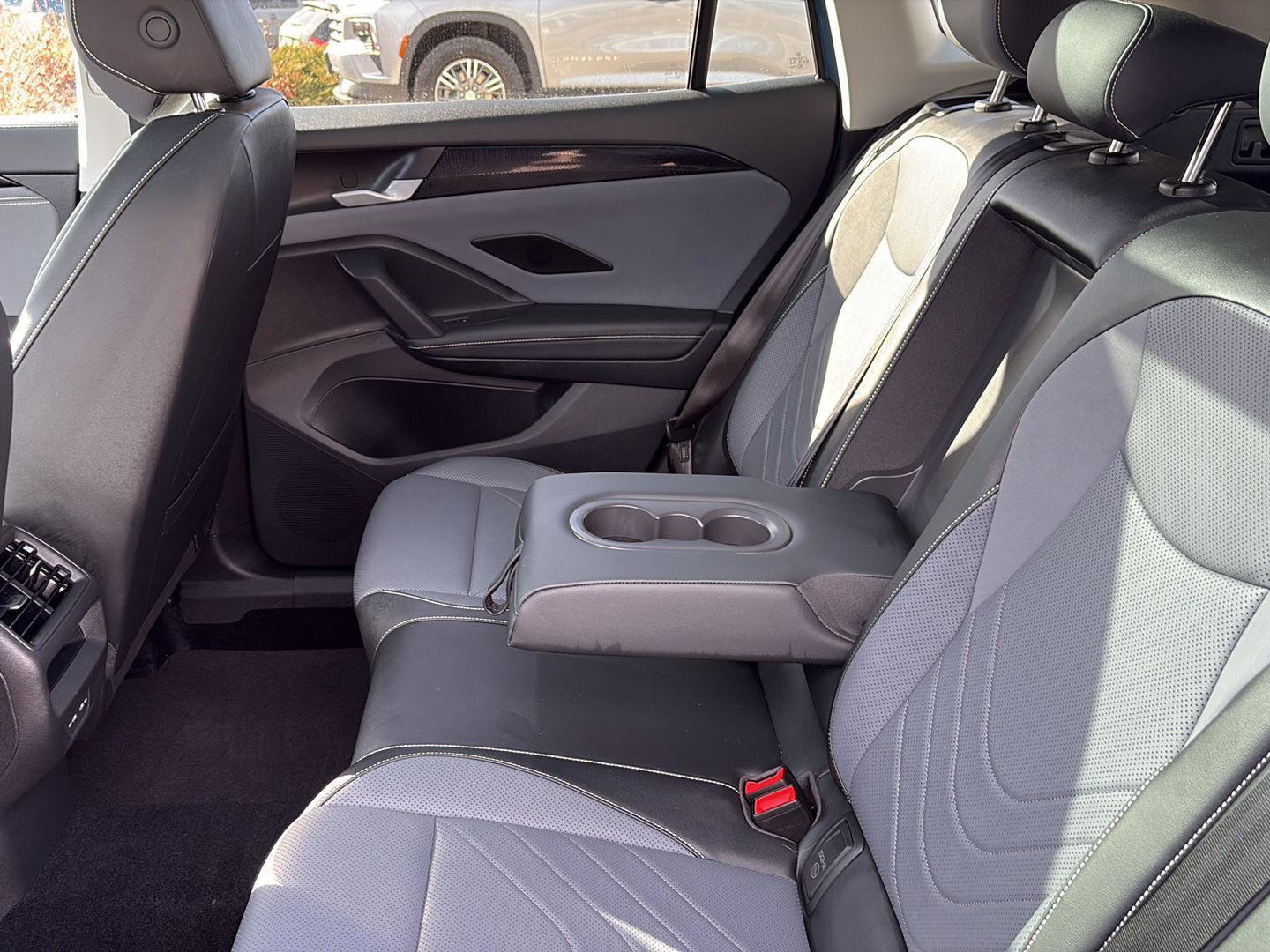 Used 2025 Volkswagen Tiguan SE image 15