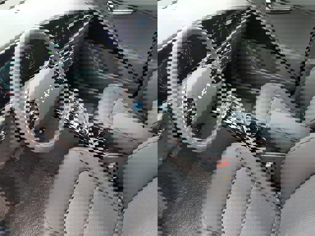 New 2025 Kia Niro EX image 6