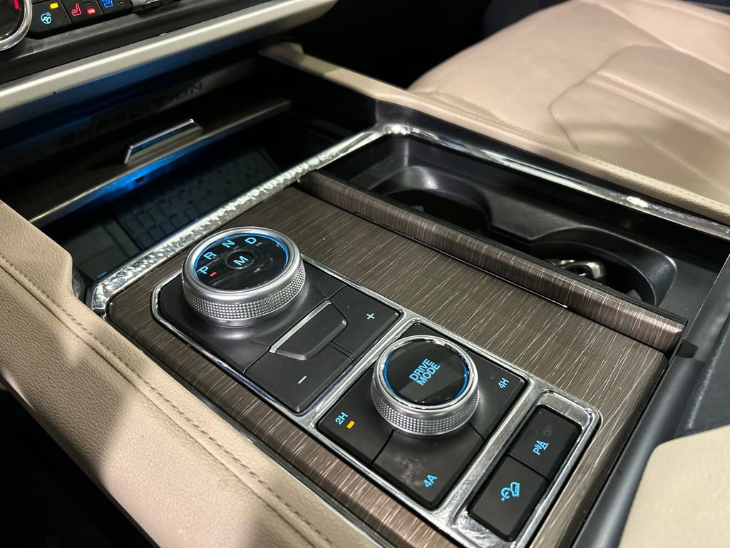 Used 2023 Ford Expedition Limited image 18