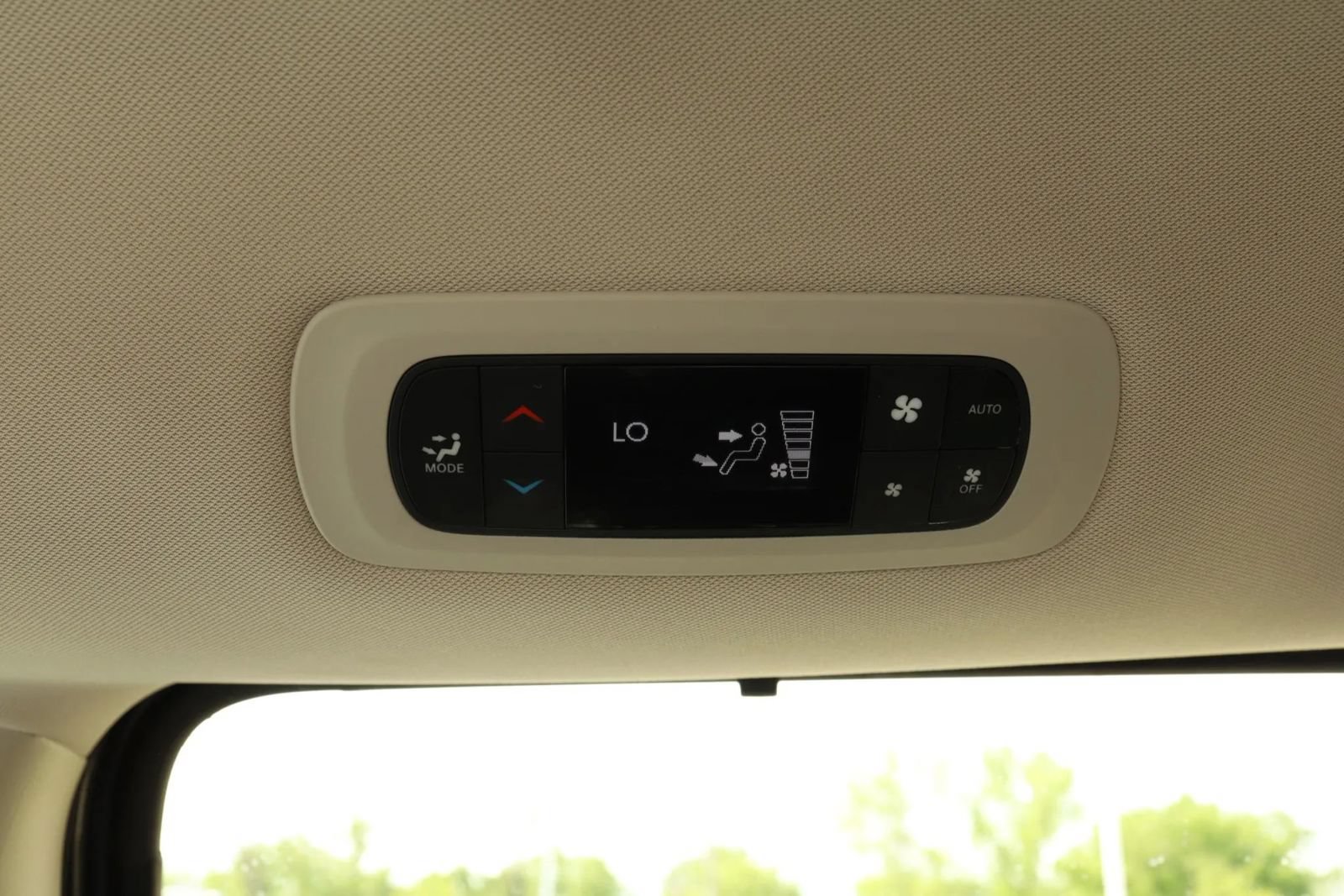 Used 2018 Chrysler Pacifica Touring-L FWD image 44