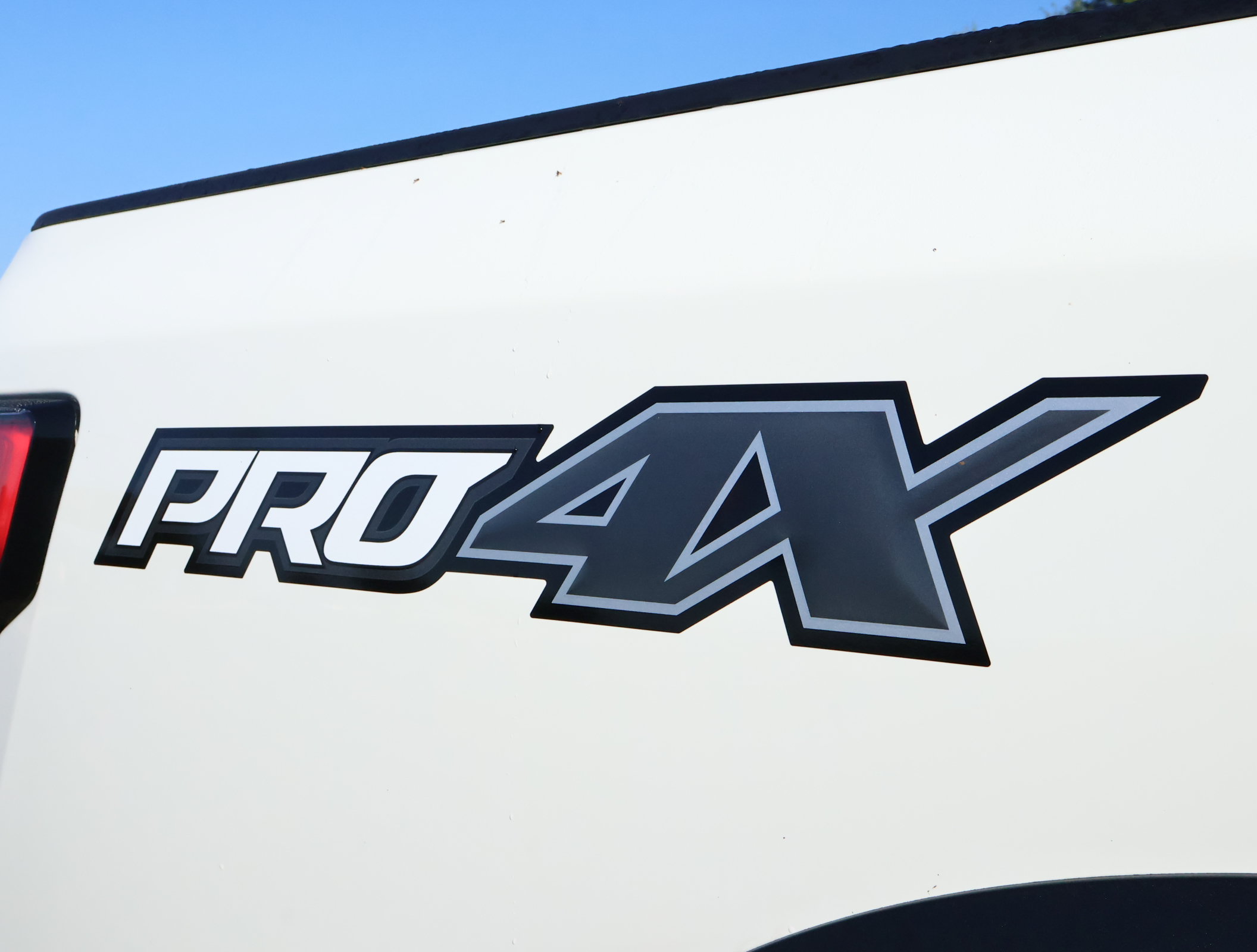 Used 2021 Nissan Titan PRO-4X w/ Pro-4x Convenience Package AWD/4WD image 5