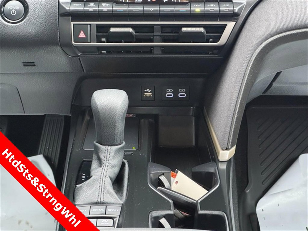 Used 2025 Toyota Camry LE image 13