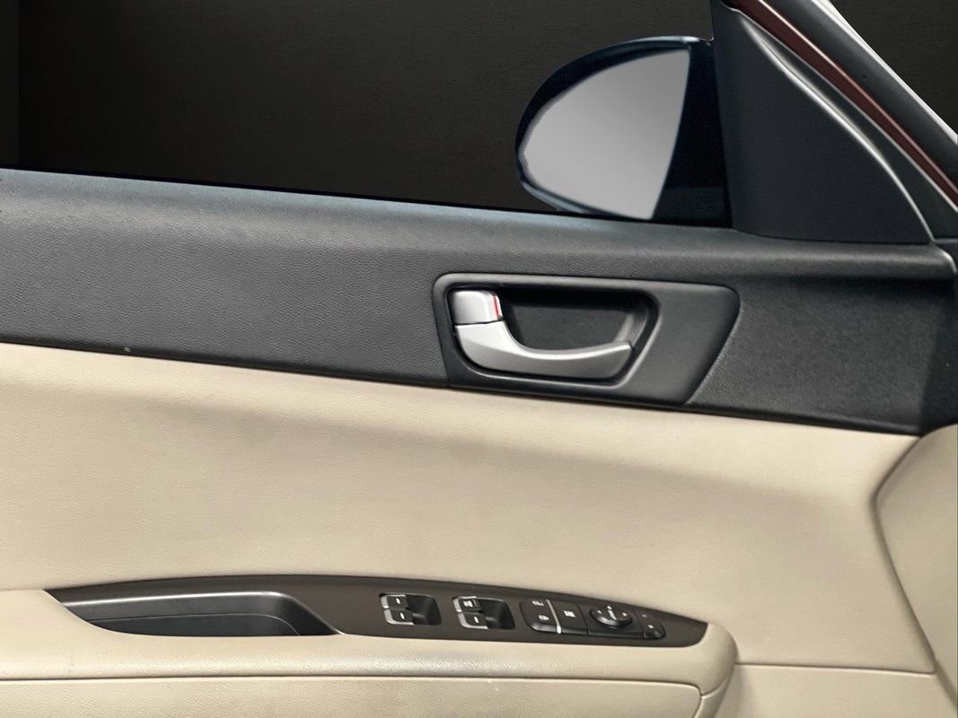 Used 2018 Kia Optima LX image 32