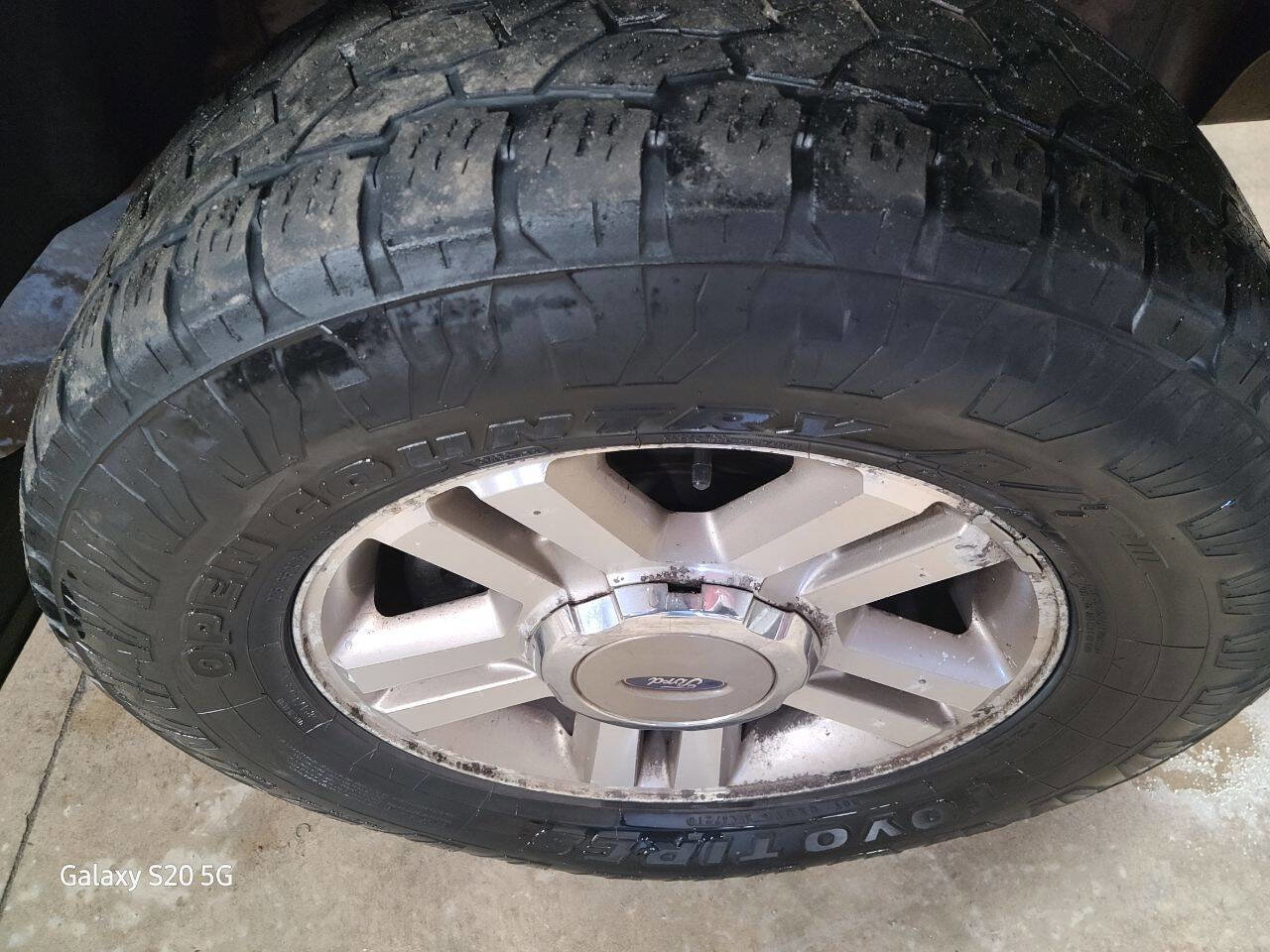 Used 2005 Ford F150 Lariat image 10