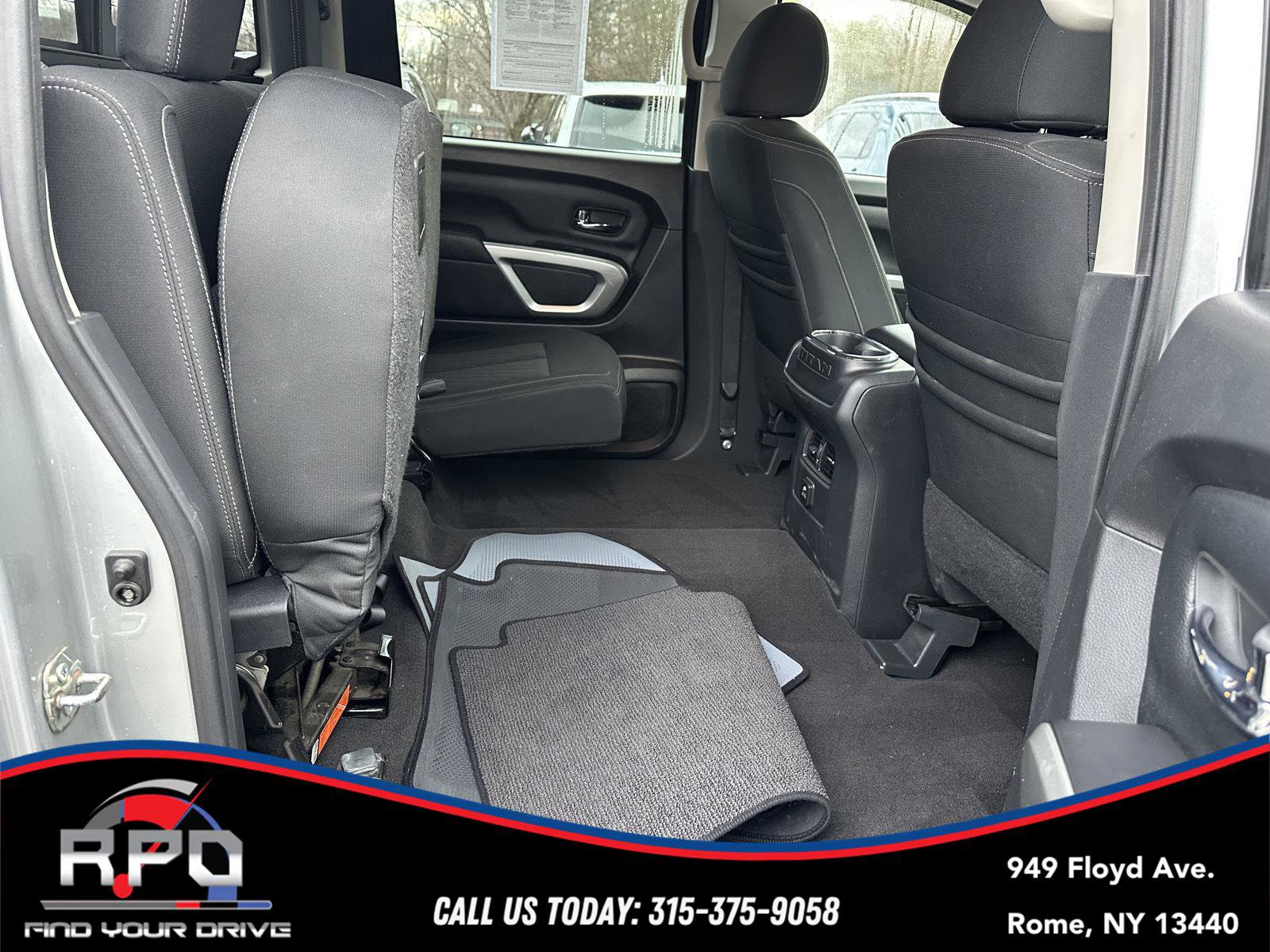 Used 2018 Nissan Titan SV w/ SV Convenience Package image 32