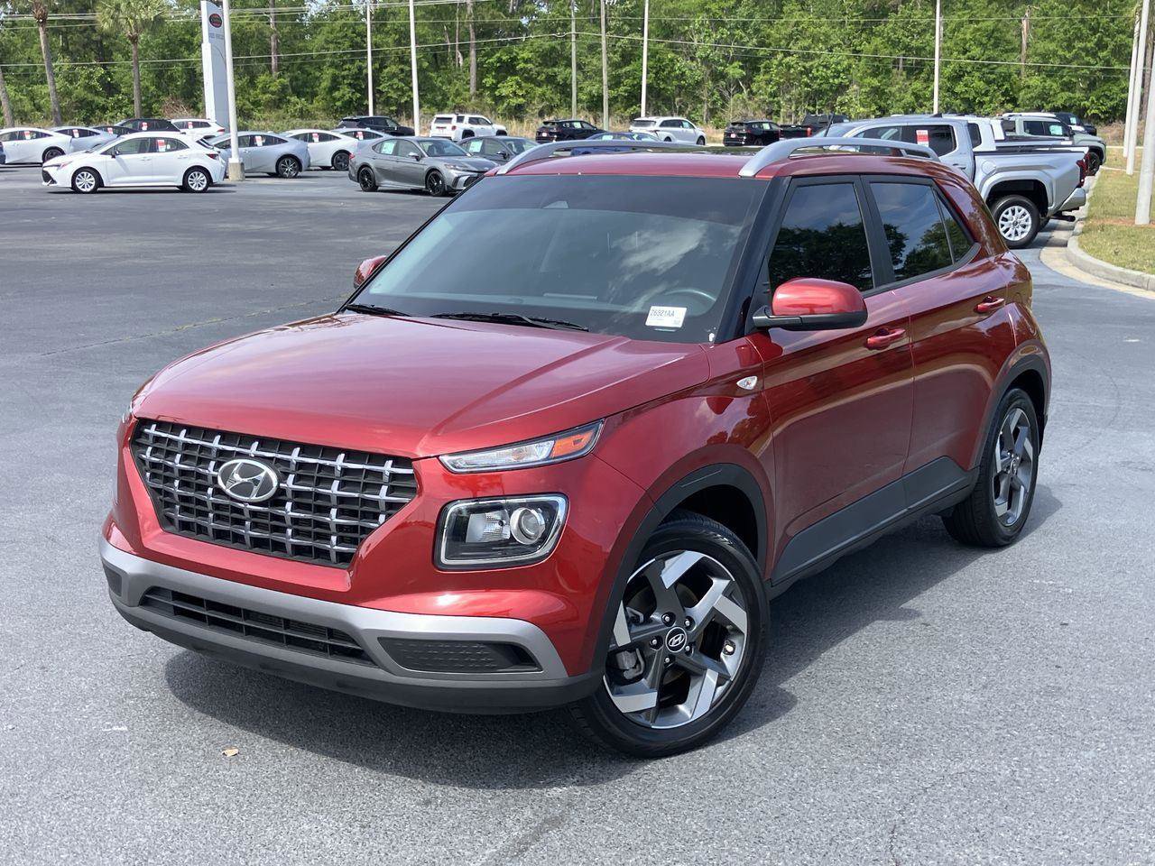 Used 2024 Hyundai Venue SEL FWD video 1