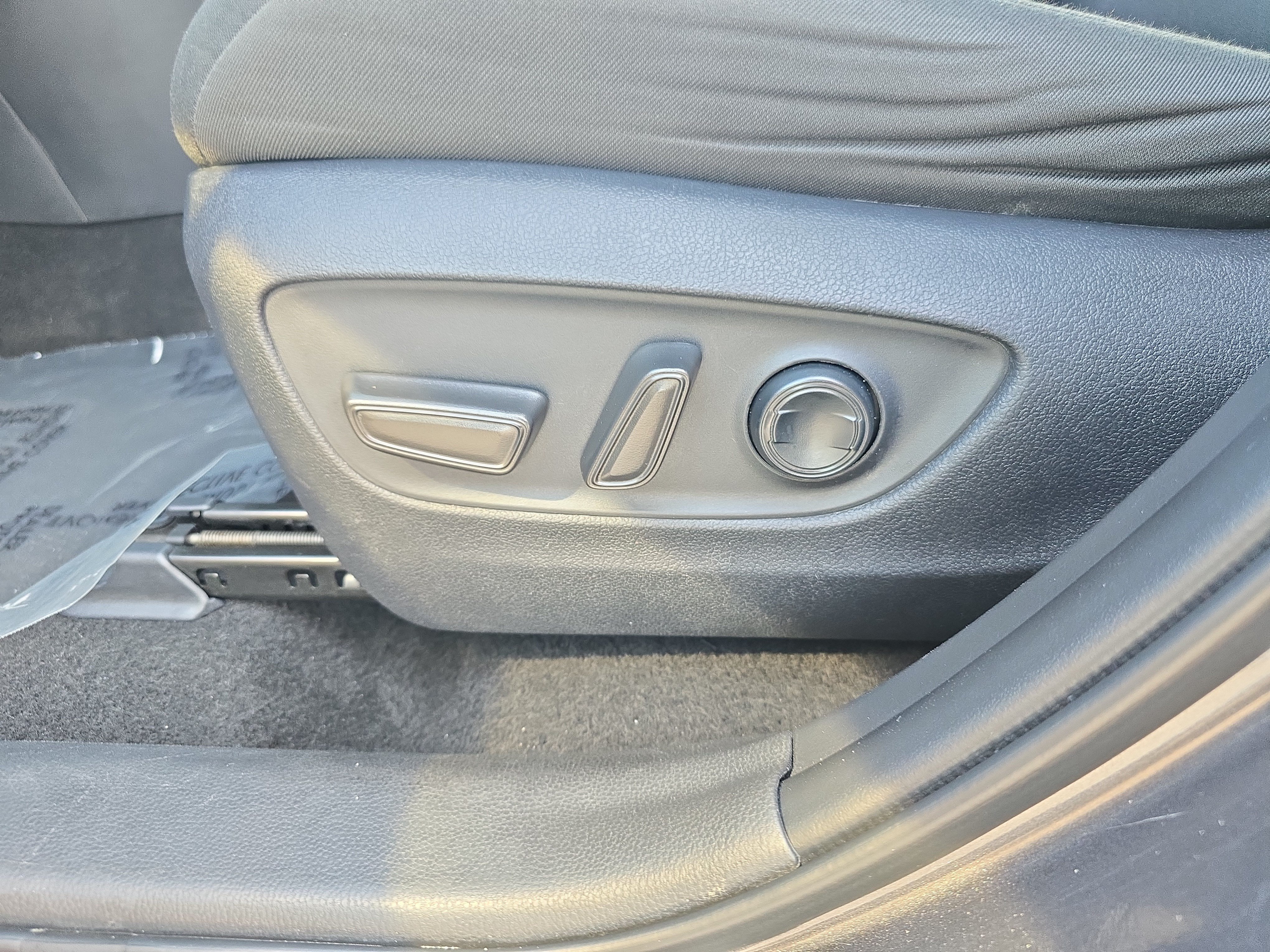 Used 2025 Toyota RAV4 XLE FWD image 26