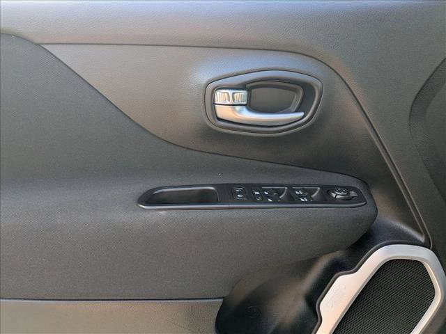 Used 2018 Jeep Renegade Latitude w/ UConnect 8.4 Nav Group image 9