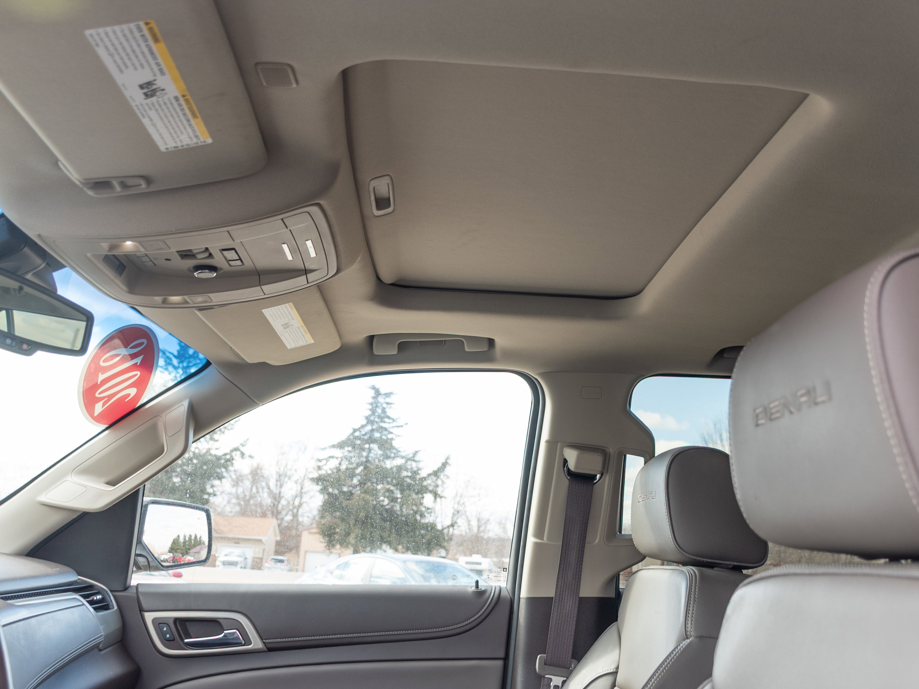 Used 2018 GMC Yukon Denali image 25