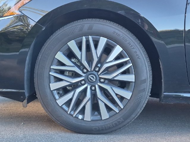 Used 2025 Nissan Altima 2.5 SV FWD image 9