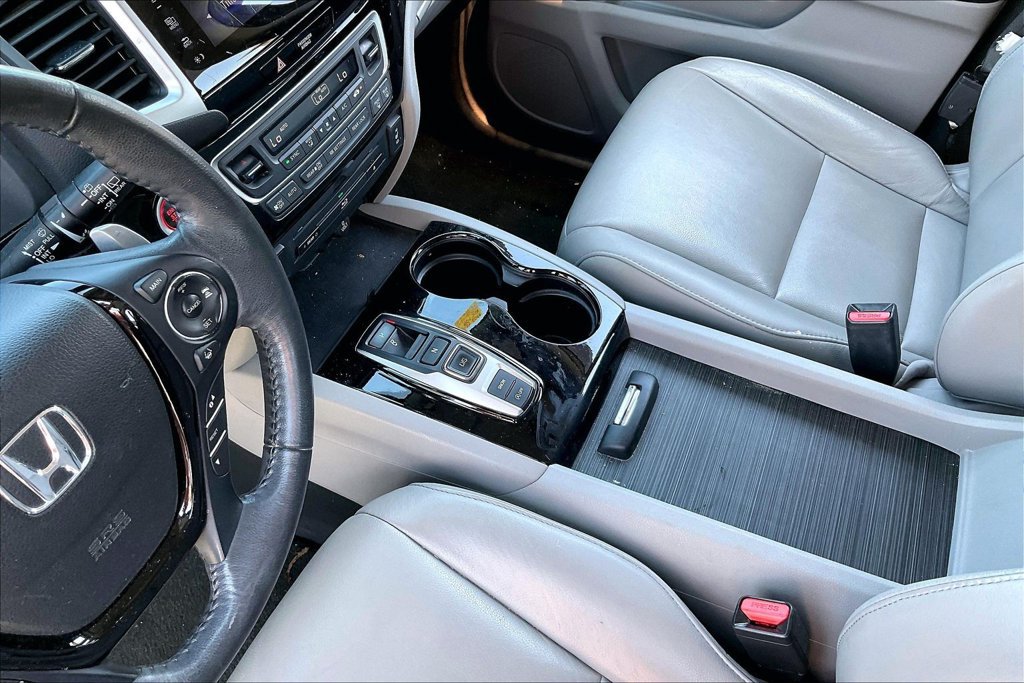 Used 2017 Honda Pilot Touring image 17