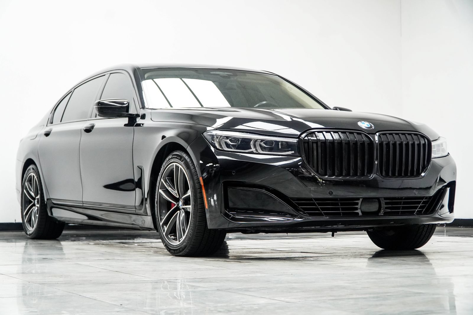 Used 2022 BMW 750i xDrive w/ Luxury Rear Seating Package AWD/4WD image 4