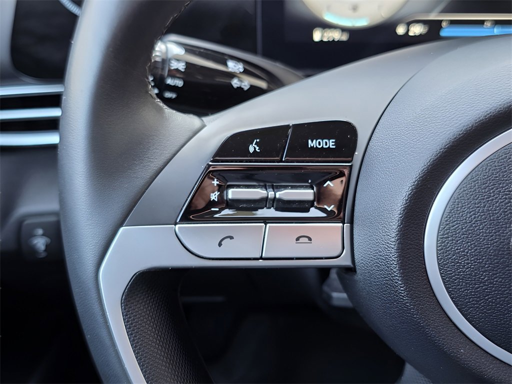 Used 2023 Hyundai Elantra Limited image 26