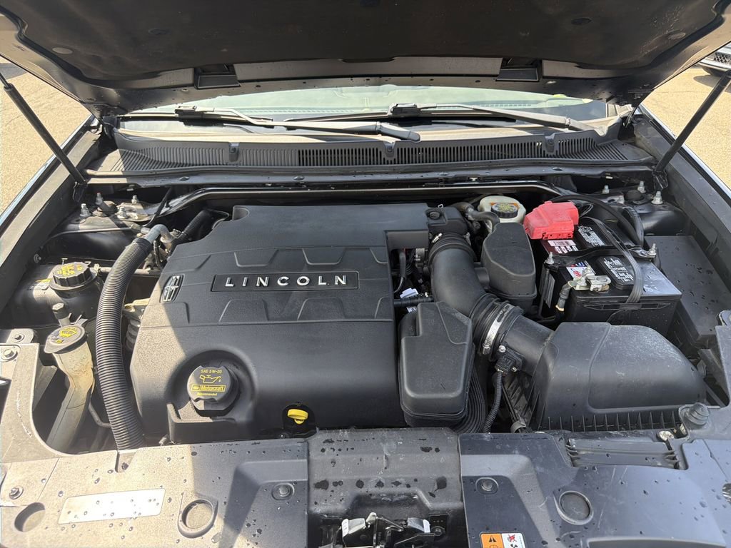 Used 2013 Lincoln MKS AWD image 32