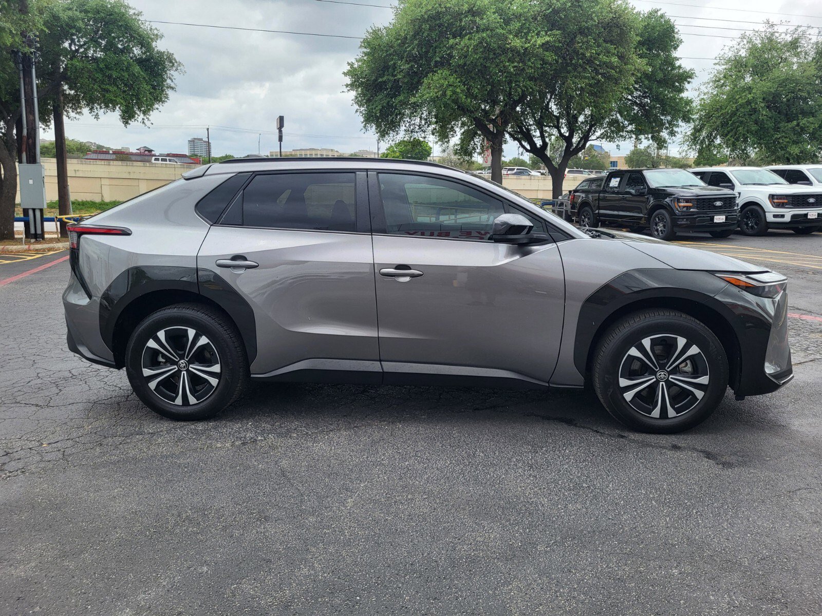 Used 2024 Toyota bZ4X AWD image 2