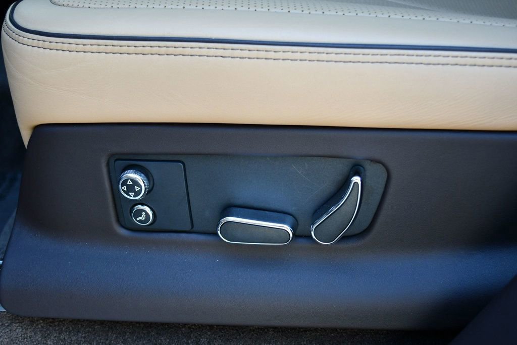 Used 2023 Bentley Bentayga Extended Wheelbase AWD/4WD image 68