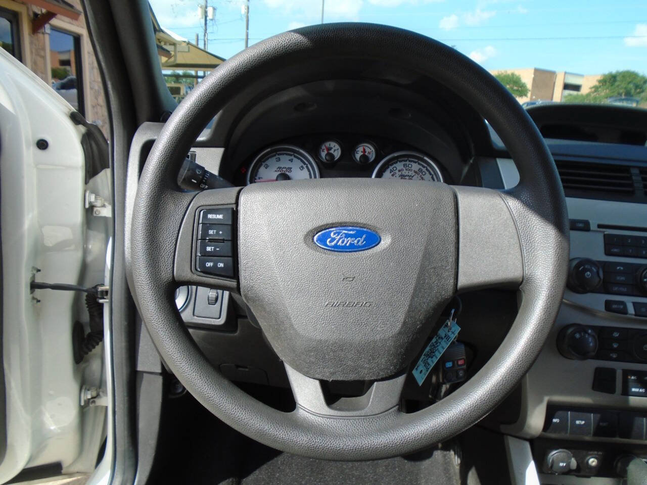 Used 2009 Ford Focus SE FWD image 15