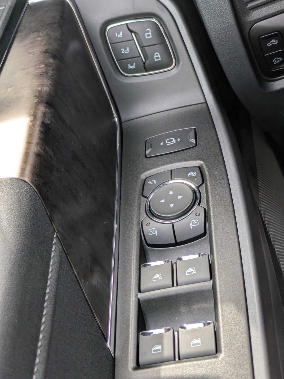 New 2025 Ford F250 Lariat w/ Black Appearance Package image 27