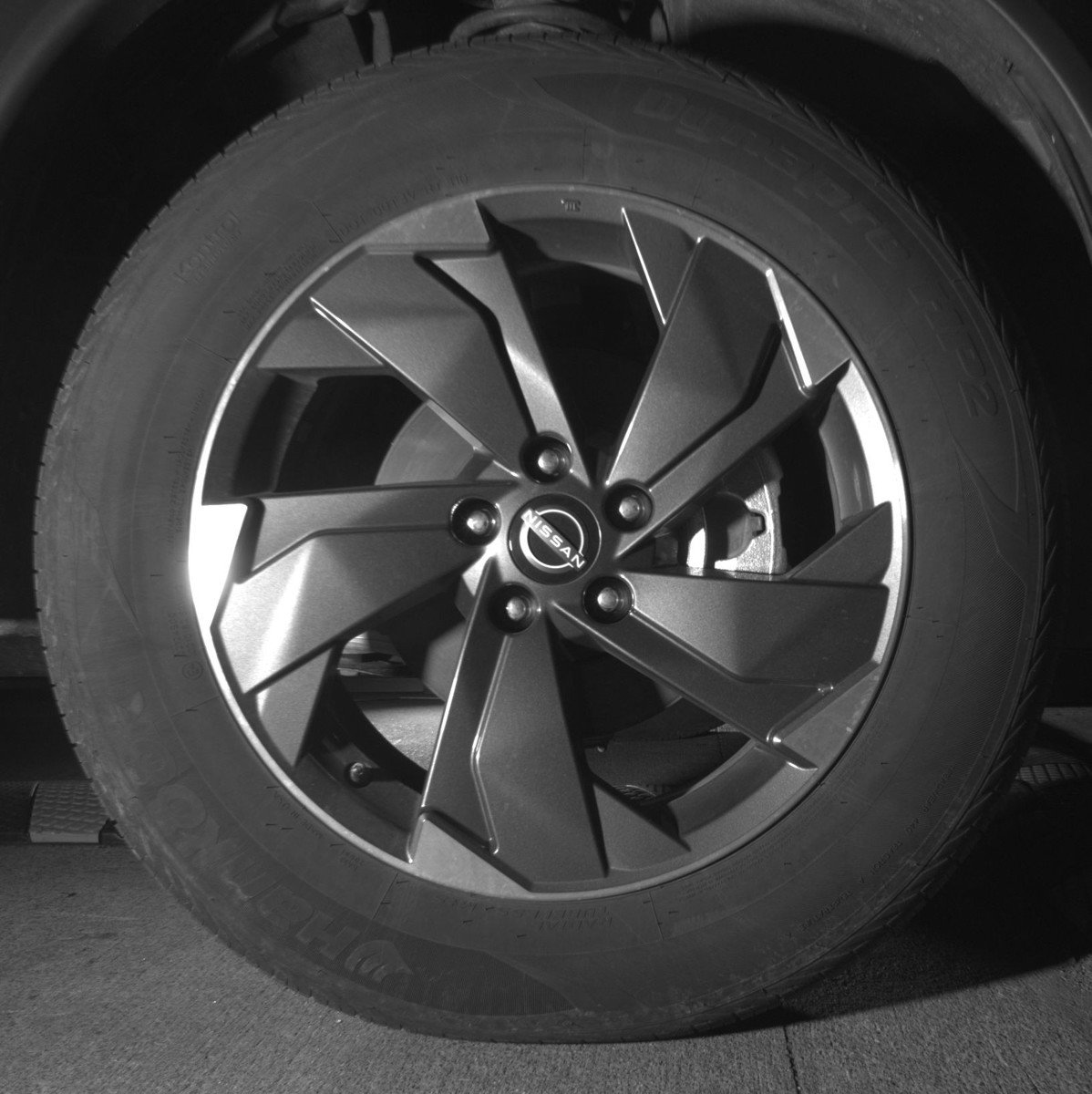 Used 2025 Nissan Rogue SV image 12