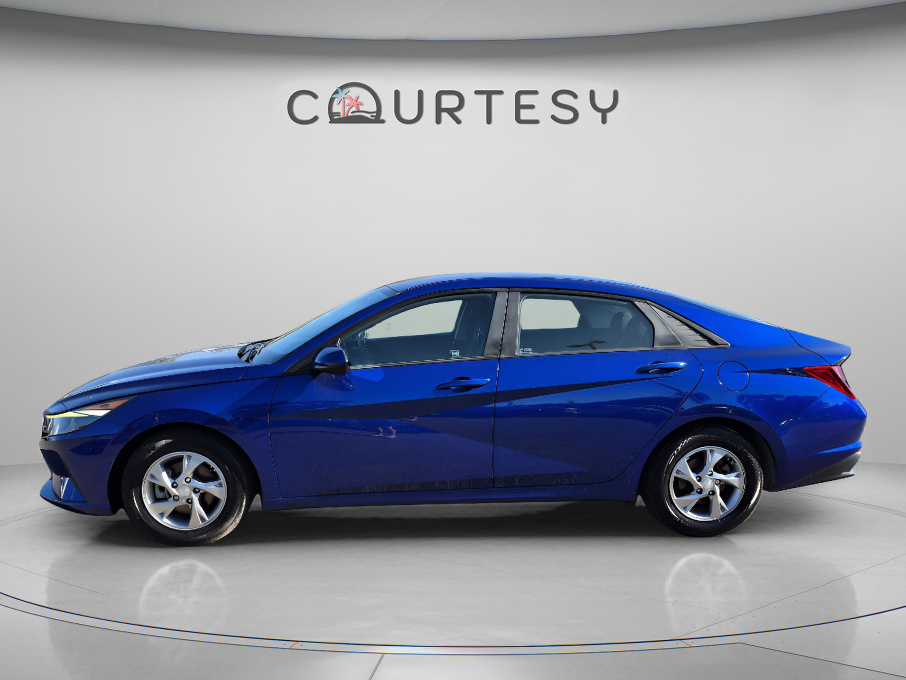 Certified 2021 Hyundai Elantra SE FWD image 2