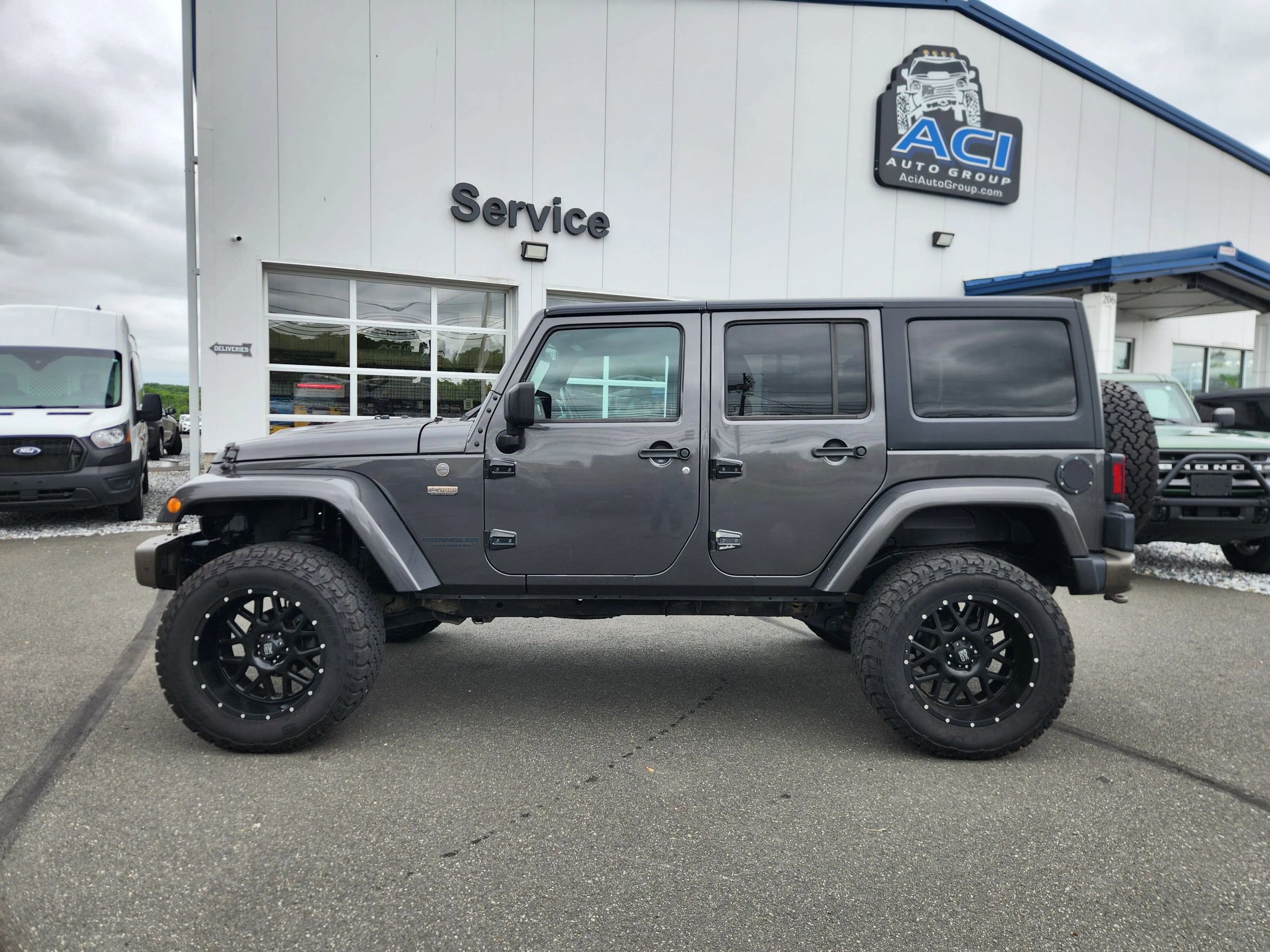 Used 2016 Jeep Wrangler Unlimited Sahara image 8