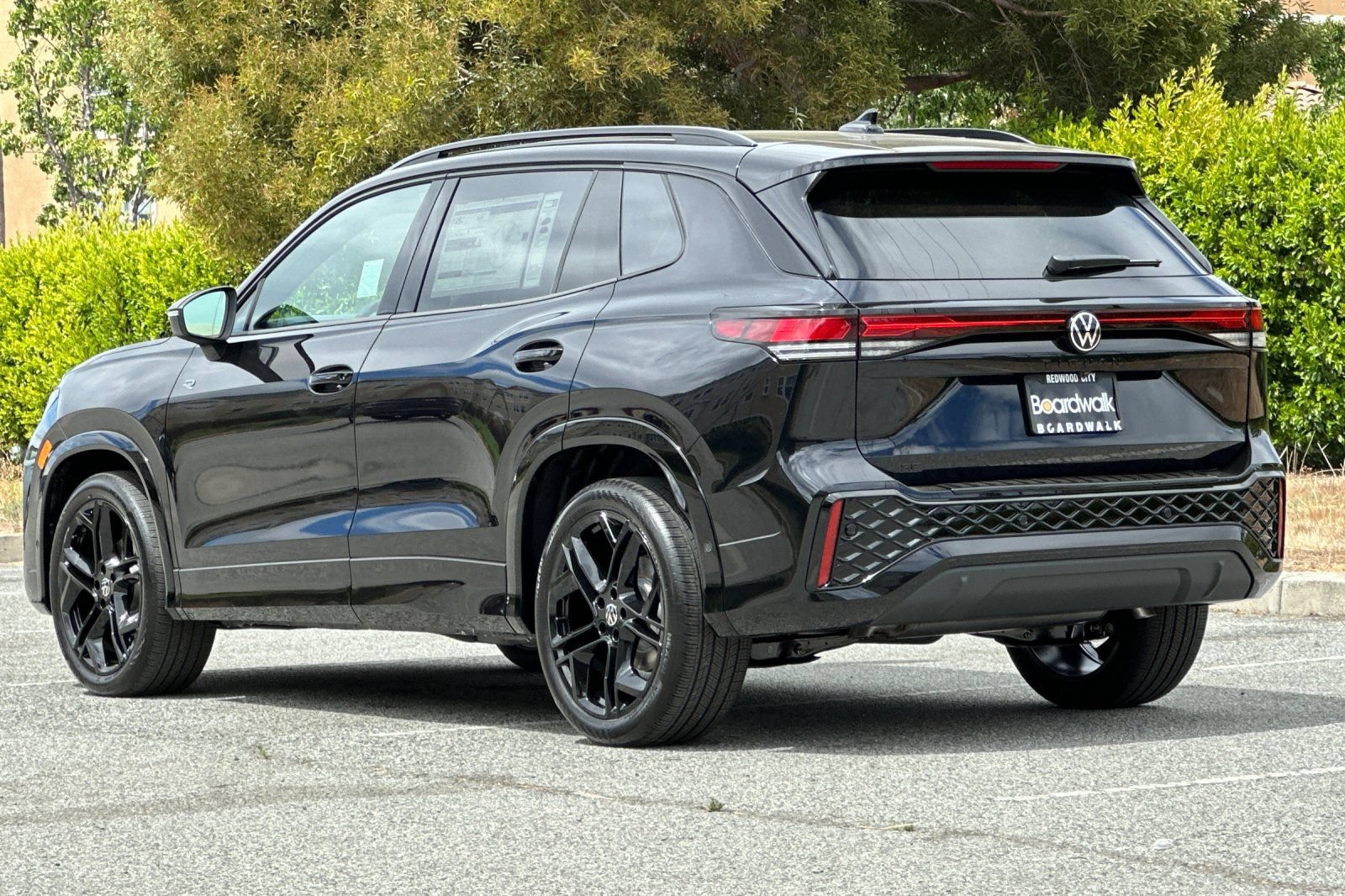 New 2026 Volkswagen Tiguan SE R-Line FWD image 6
