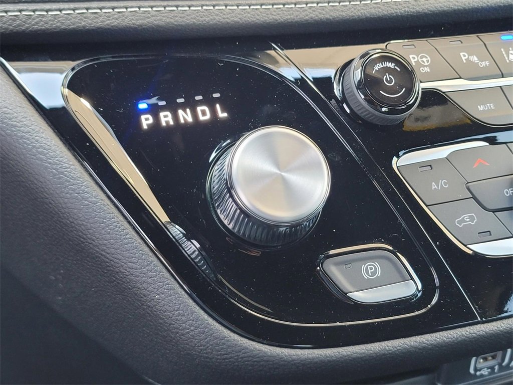 New 2025 Chrysler Pacifica Select image 28