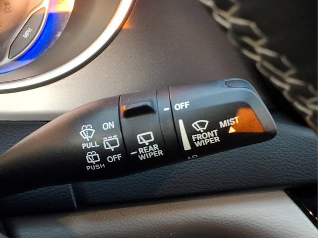 Used 2023 Chrysler Pacifica Touring-L FWD image 25