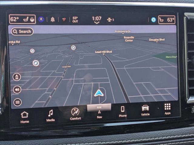 Used 2024 Chrysler Pacifica Premium image 12