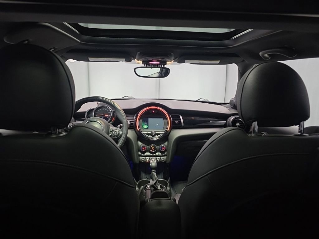 Used 2019 MINI Cooper 2-Door Hardtop w/ Premium Package image 8