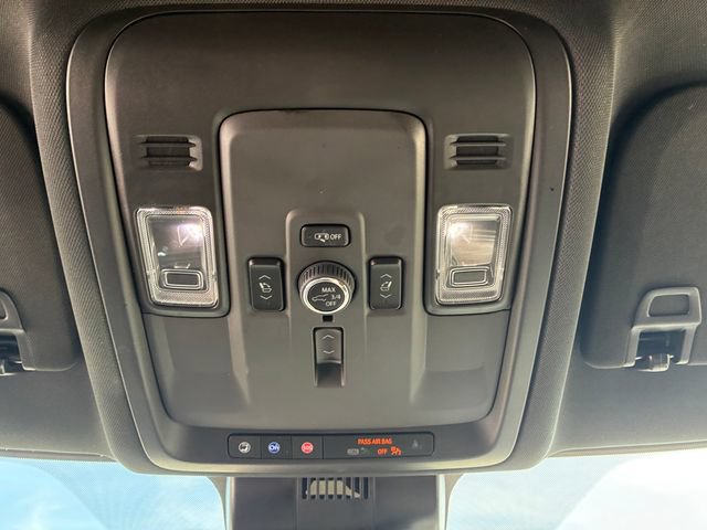 Used 2025 Chevrolet Suburban Premier AWD/4WD image 31