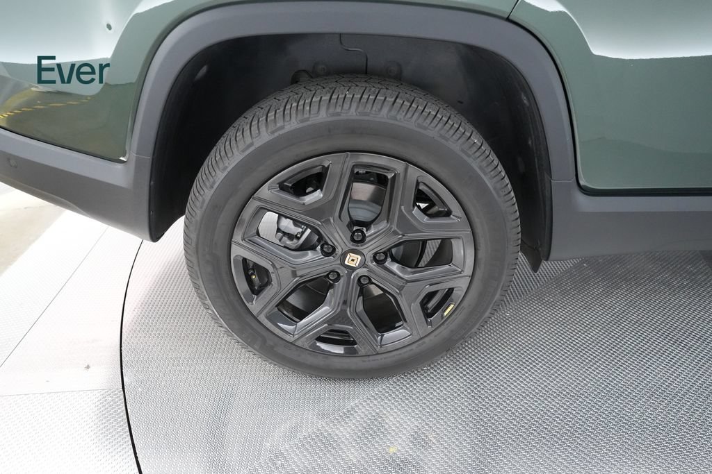 Used 2023 Rivian R1T Adventure Dual AWD/4WD image 9