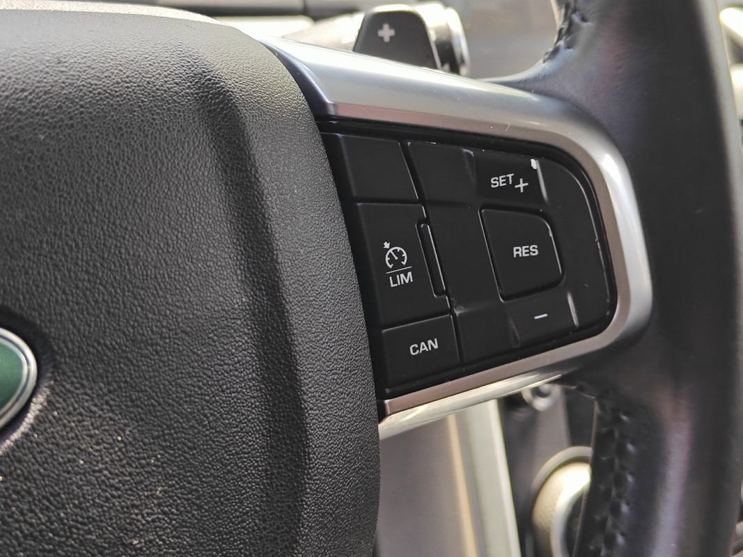 Used 2017 Land Rover Discovery Sport HSE image 17