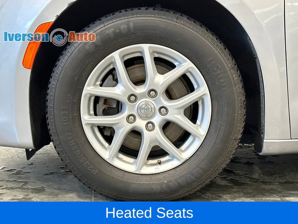 Used 2020 Chrysler Pacifica Touring-L FWD image 12