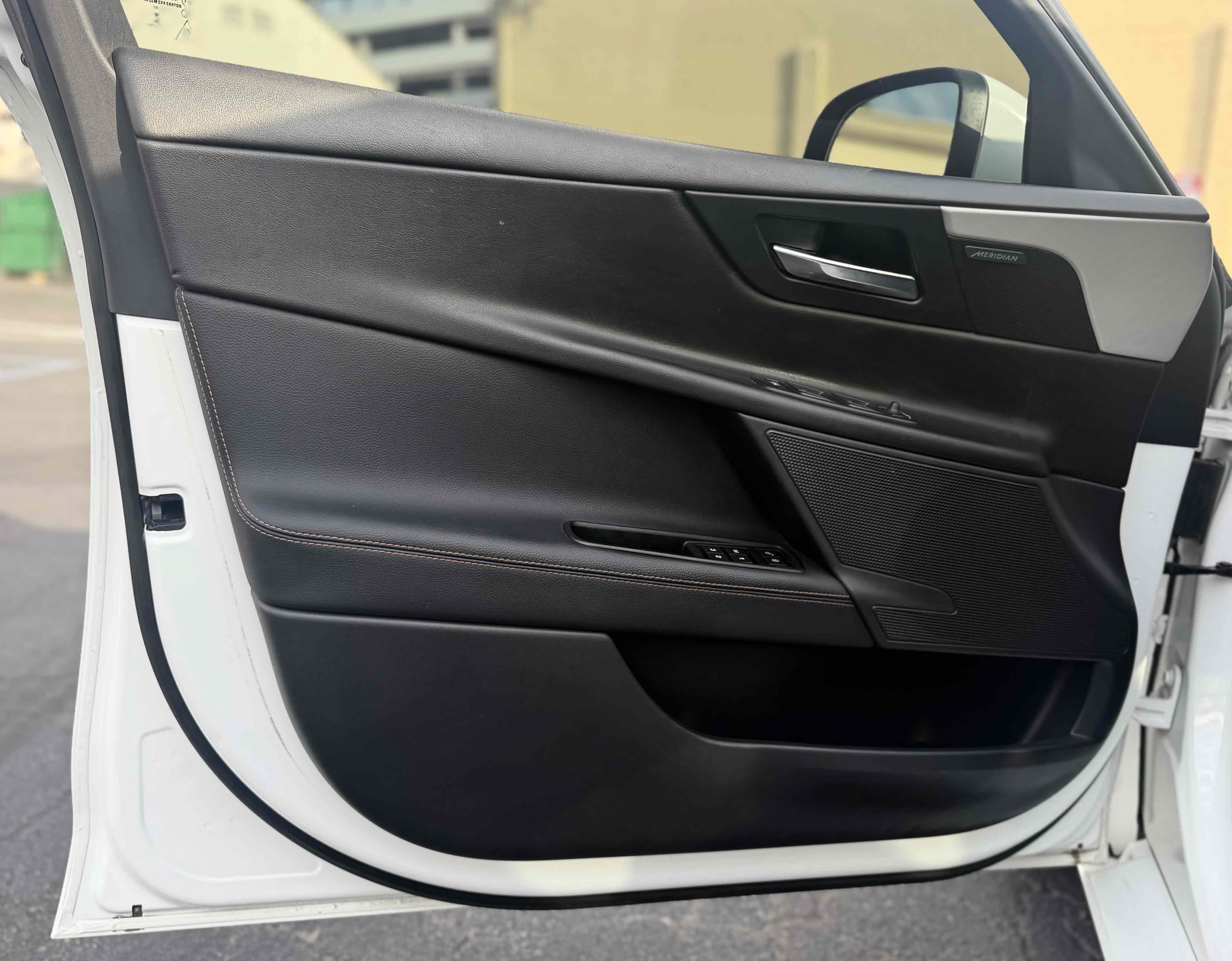 Used 2017 Jaguar XE Prestige RWD image 13