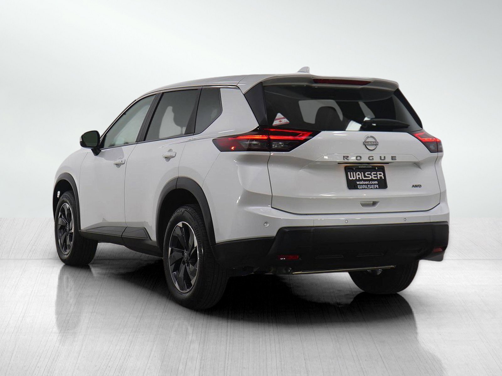 Used 2025 Nissan Rogue SV image 3