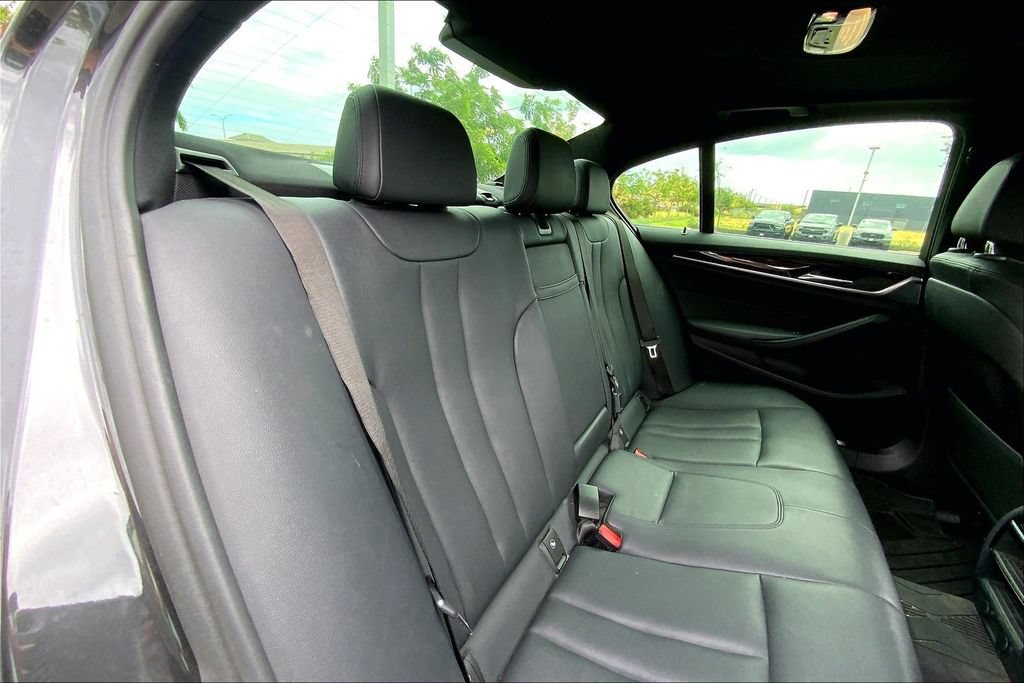 Used 2018 BMW 530e RWD image 23